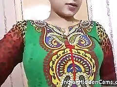 Desi bhabi showing nude body - indianhiddencams.com