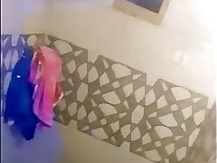 Desi indian babe caught bathing by hidden cam - fuckmyindiangf.com