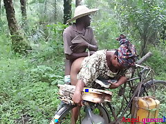 Some where in Africa ,the Yoruba house wife BBW caught fucking by the village palm wine tapper on her way to market, he convince her because of his palm wine and fucked her rough on the road side. ( part 1)FULL VIDEO ON ️XVI